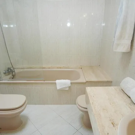 Playa Honda Sleeps 4 With Pool And Air Con Плайя-Онда