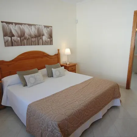 Playa Honda Sleeps 4 With Pool And Air Con *