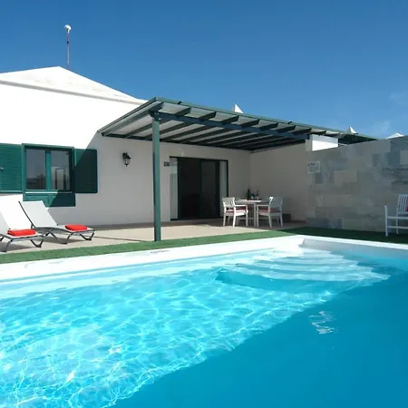 Villa Playa Honda Sleeps 4 With Pool And Air Con *